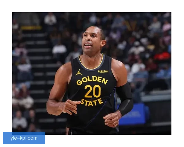 勇士八人得分上双大胜灰熊 霍福德达里程碑